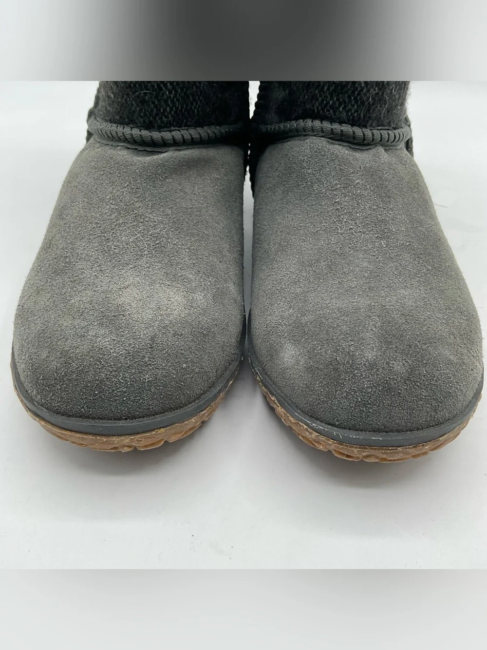 Minnetonka Women’s Gray Suede Faux Fur Lined Ankle Boots Size 9 M 84955